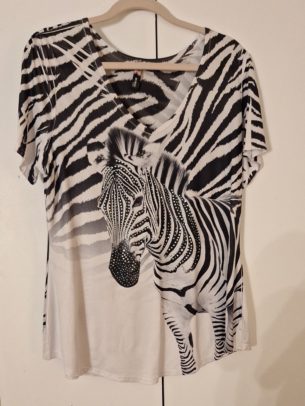 Women's Black & White Zebra Print V-Neck Short Sleeve Top